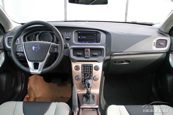 ֶV40 Cross Country321